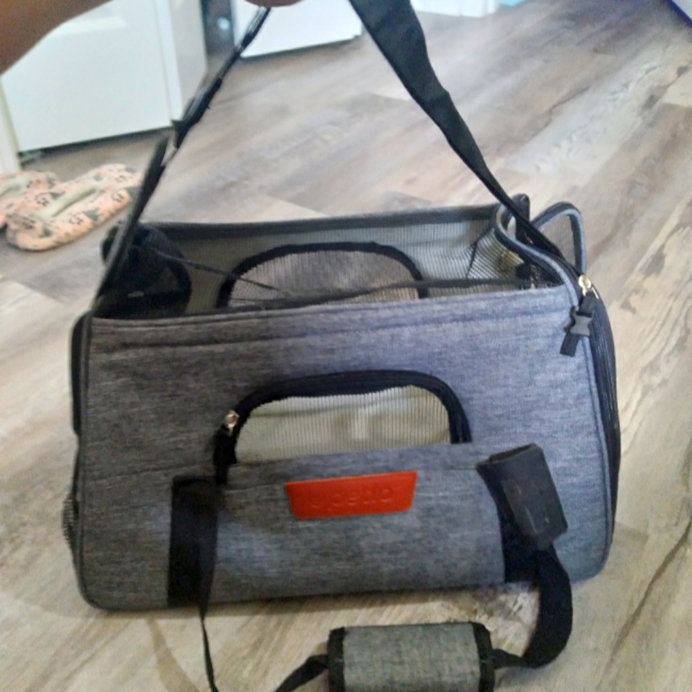 Zip up, mesh cat or dog carrying house
